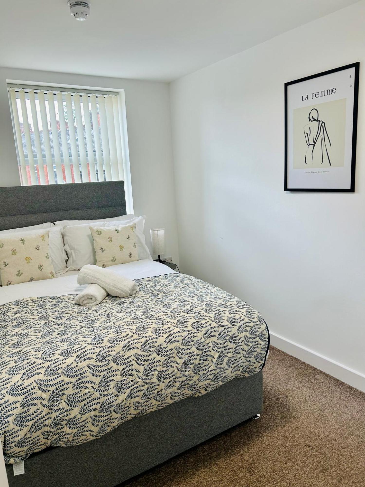Failsworth Luxury Apartment With Free Parking By Daley Stays Манчестър Екстериор снимка