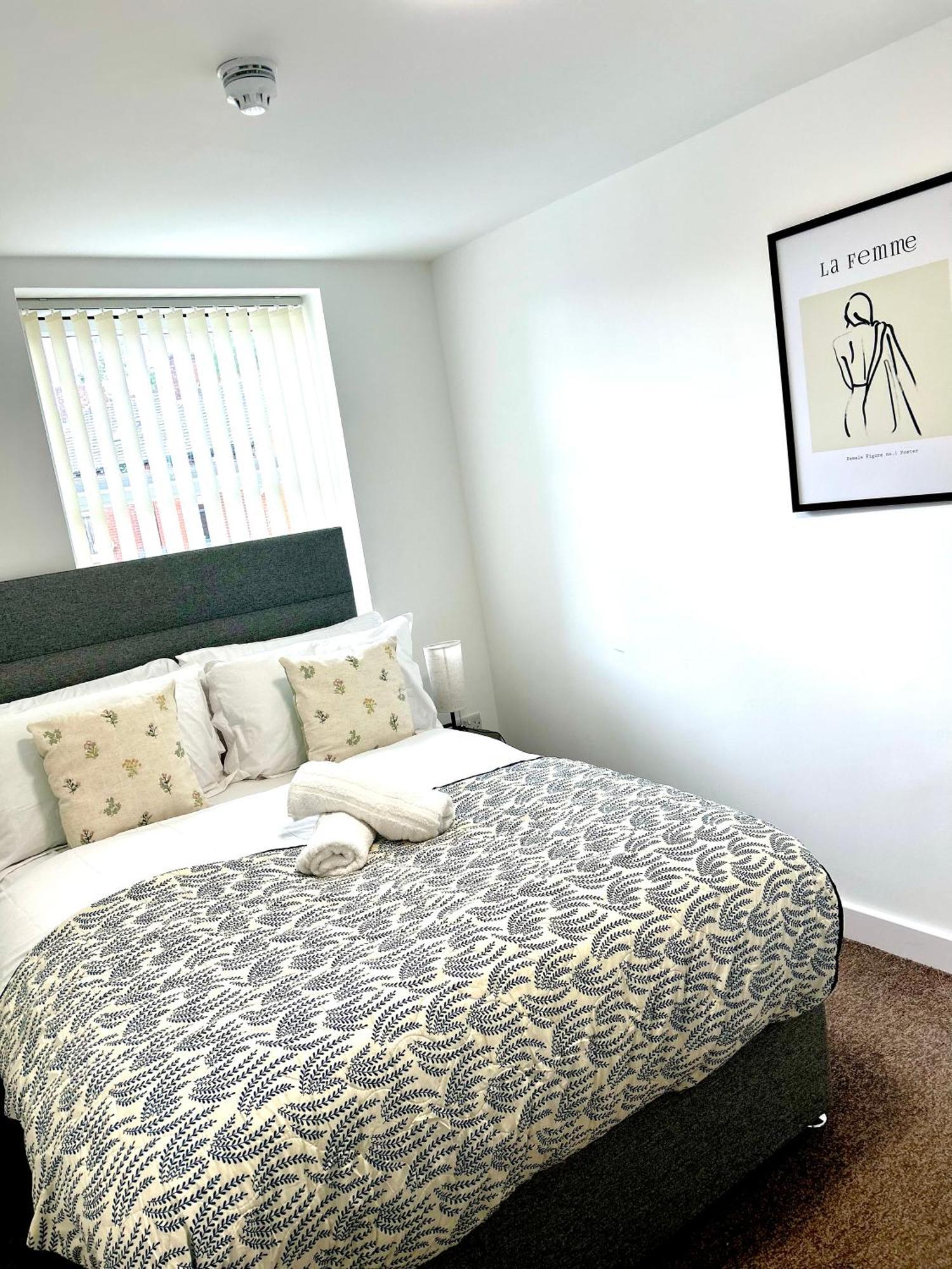 Failsworth Luxury Apartment With Free Parking By Daley Stays Манчестър Екстериор снимка