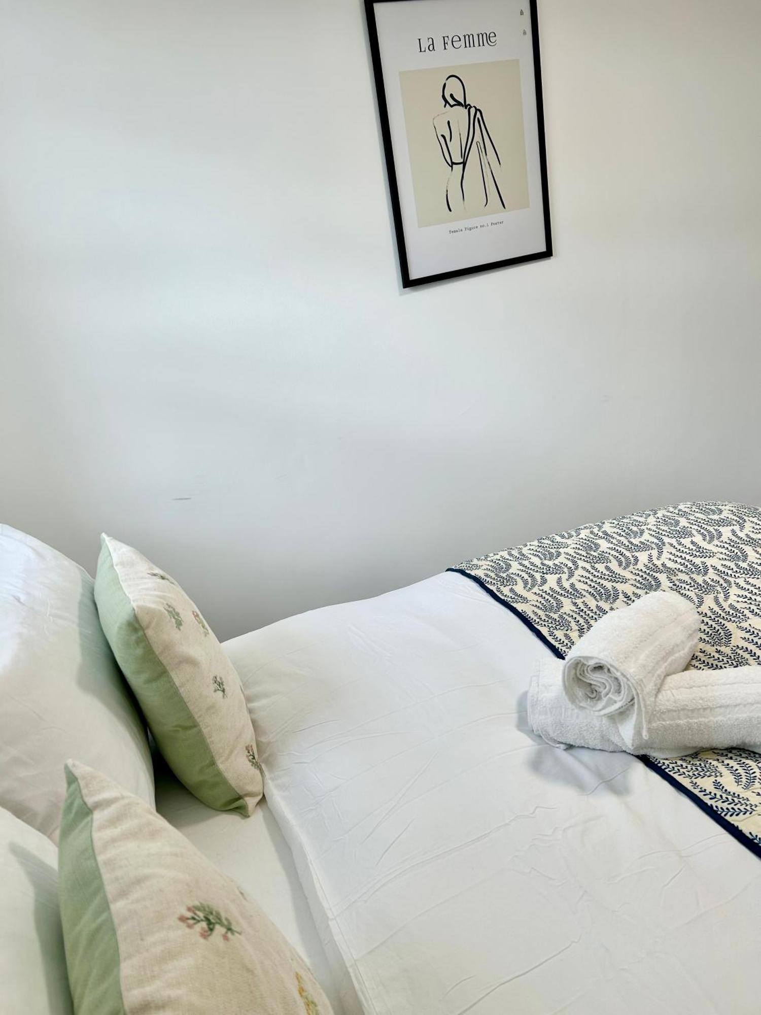 Failsworth Luxury Apartment With Free Parking By Daley Stays Манчестър Екстериор снимка